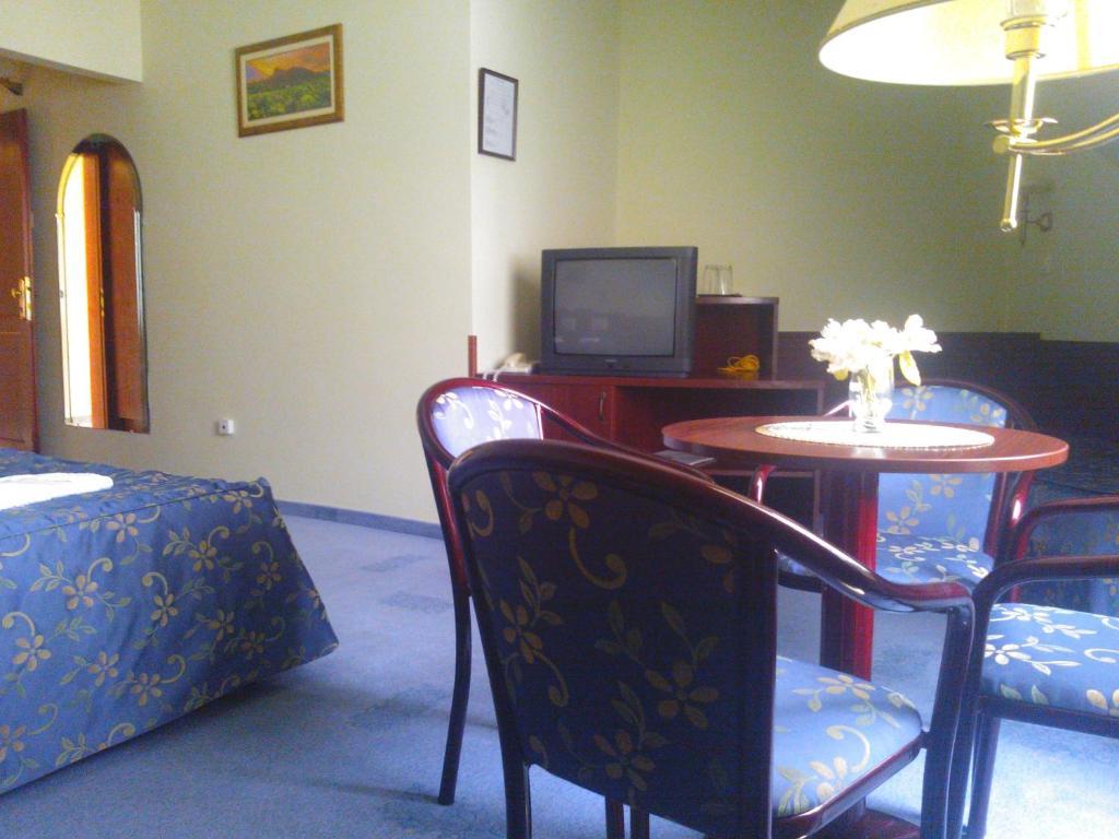 Kolibri Otel Miskolc Oda fotoğraf